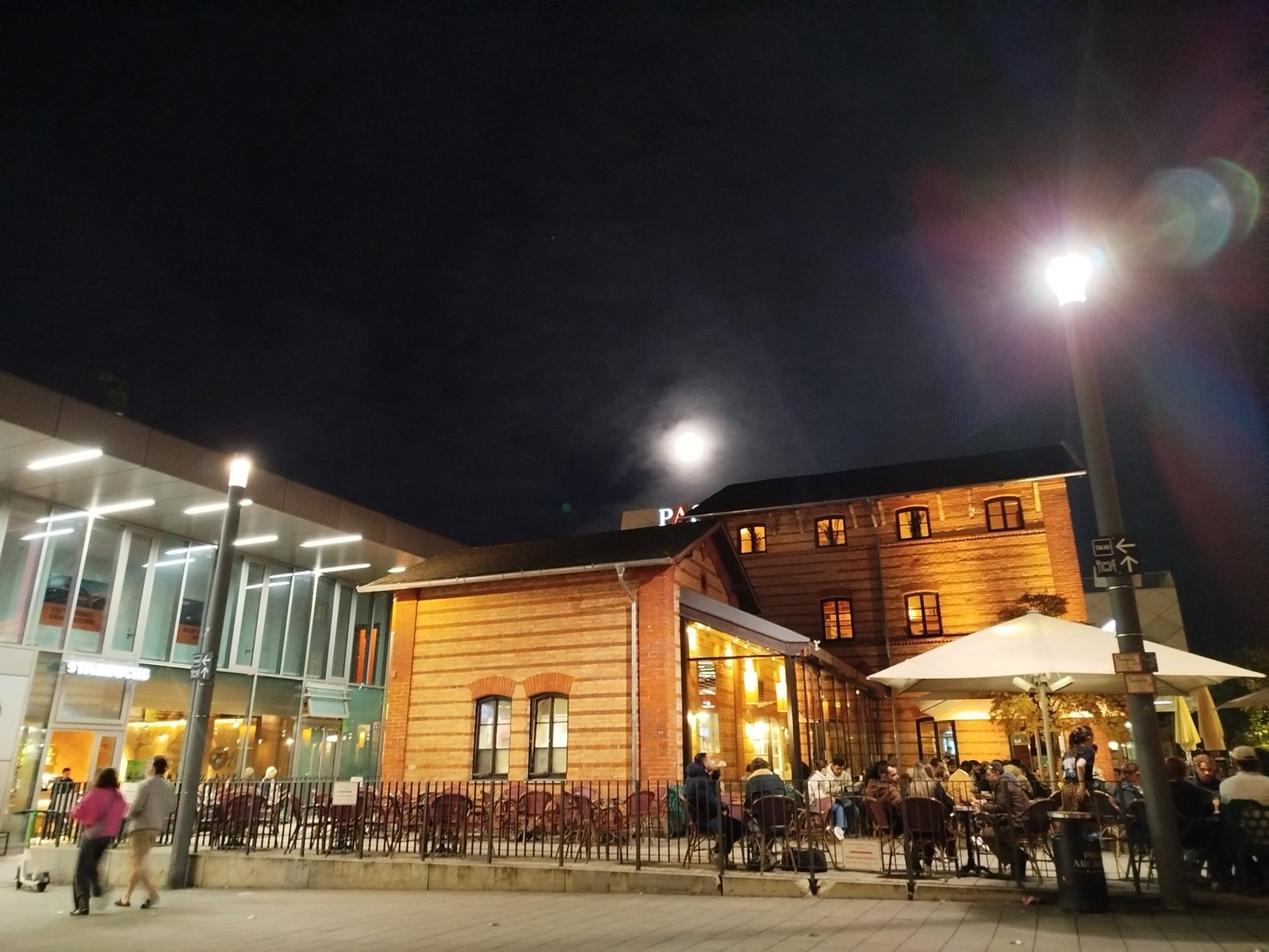 Pasing Bahnhof Abend mit Vollmond