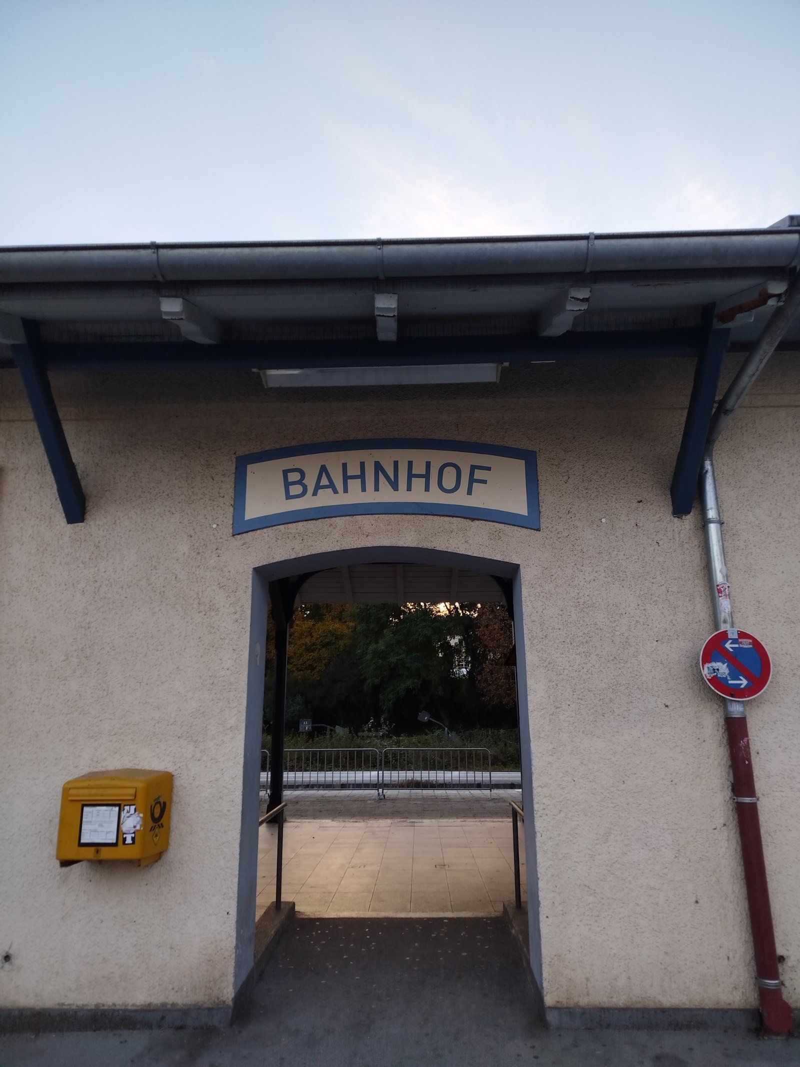 Schondorf Bahnhof Eingang